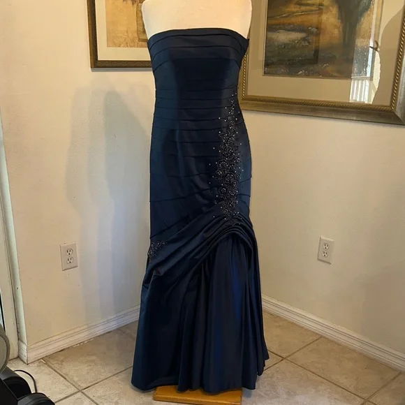 YSA MAKINO Elegant Navy Strapless Beaded Evening Gown Size 4/6 - Picture 5 of 16